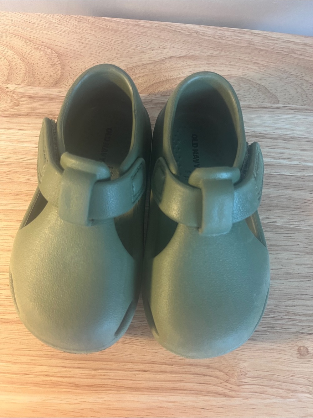 Old Navy Kids Olive Green Water Shoes with Hook-and-Loop Strap